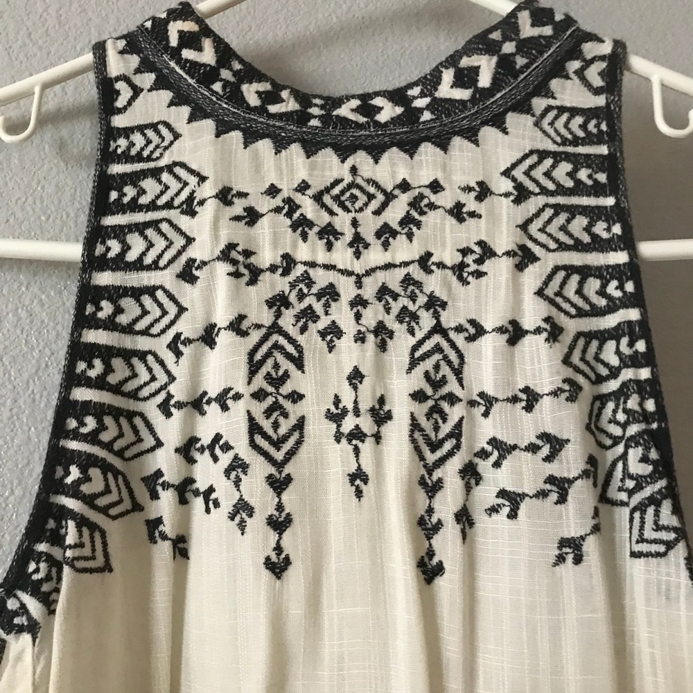 halter top - Picture 2 of 3